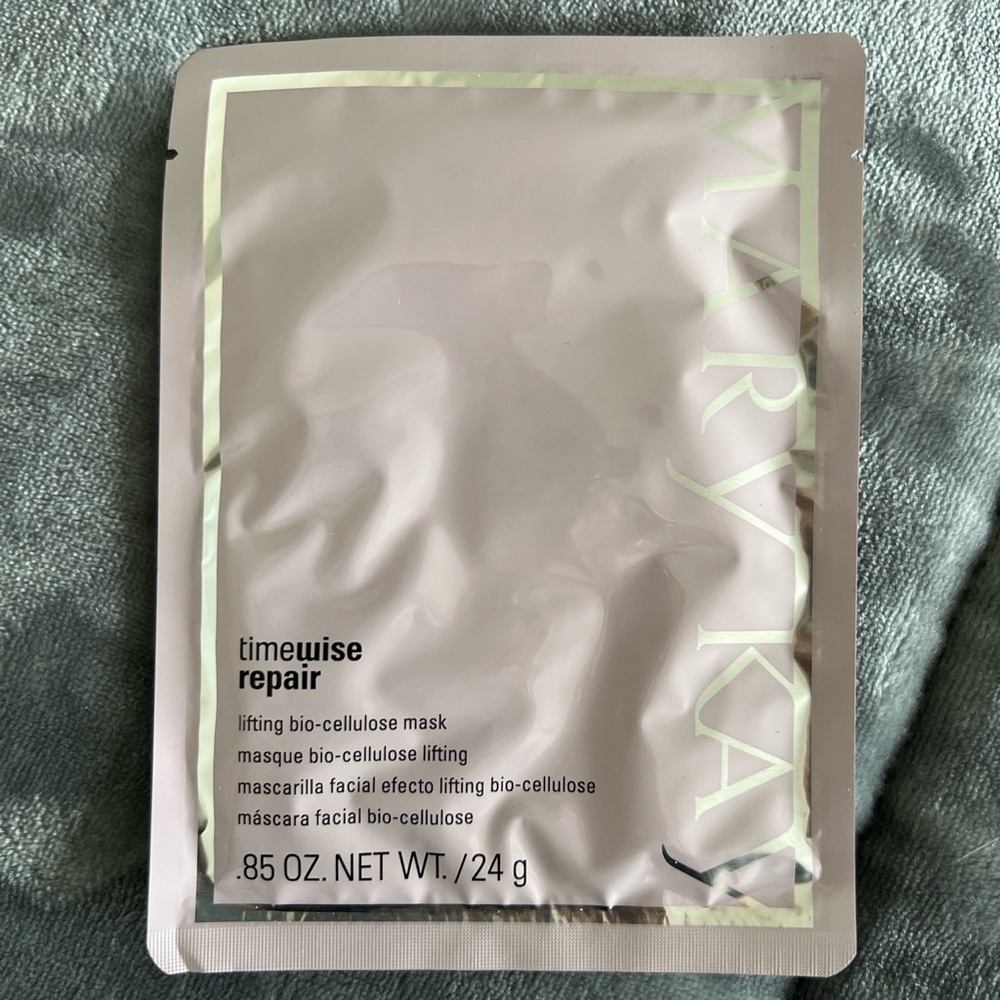 Mary Kay timewise repair lifting bio-cellulose mask 
Set of 3
Original price 56